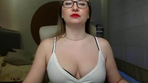 Snapshot of dom_mummy chatting on 02.27.25 DOM MUMMY online show from 02.27.25