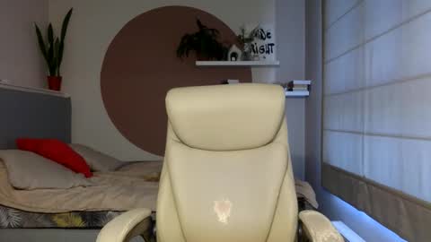 Snapshot of dom_mummy chatting on 09.09.25 DOM MUMMY online show from 09.09.25