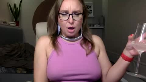 Snapshot of dom_mummy chatting on 10.13.25 DOM MUMMY online show from 10.13.25