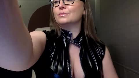 DOM MUMMY online show from 01.08.26