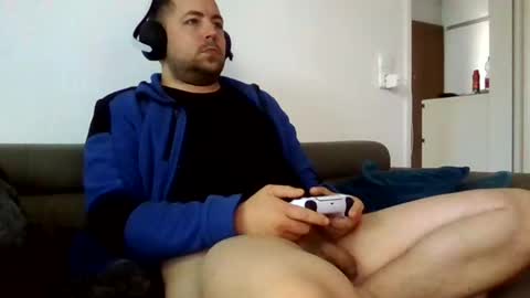 Snapshot of dombio_12 chatting on 09.30.25 dombio_12 online show from 09.30.25