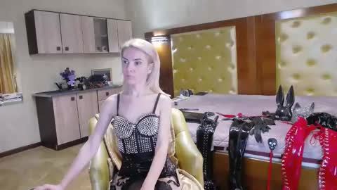 Snapshot of domcaprisse chatting on 04.21.26 domcaprisse online show from 04.21.26