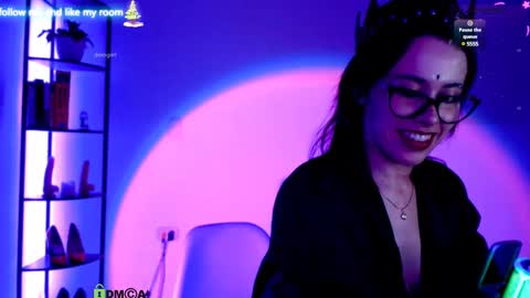 Snapshot of domgiirl chatting on 12.19.24 Mistress online show from 12.19.24