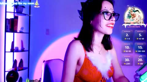 Snapshot of domgiirl chatting on 12.24.24 Mistress online show from 12.24.24