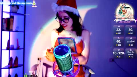 Snapshot of domgiirl chatting on 12.26.24 Mistress online show from 12.26.24