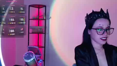 Snapshot of domgiirl chatting on 09.24.25 Mistress online show from 09.24.25