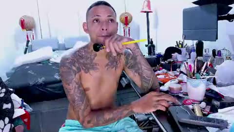 Snapshot of dominant_gay_xxx chatting on 06.17.26 jjhoy online show from 06.17.26