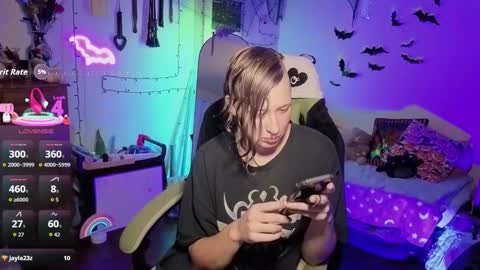 Bigbearnbunnyboy online show from 12.17.25