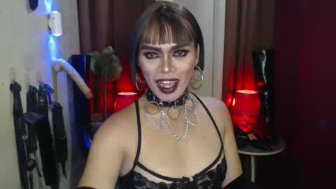 Snapshot of dominantrix_diannaxxx chatting on 03.30.26 diana online show from 03.30.26
