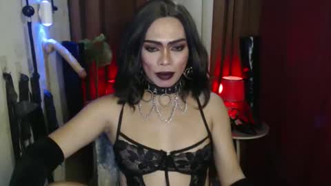Snapshot of dominantrix_diannaxxx chatting on 04.18.26 diana online show from 04.18.26