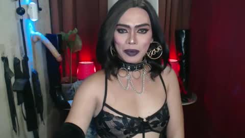 Snapshot of dominantrix_diannaxxx chatting on 04.22.26 diana online show from 04.22.26