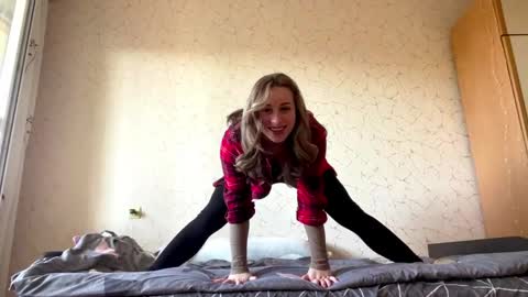 Mia online show from 04.06.26