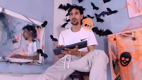 Snapshot of dominic_blade chatting on 10.30.25 Dominic online show from 10.30.25