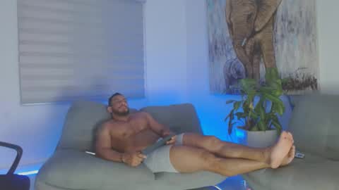 dominic_hulk1 online show from 01.19.25