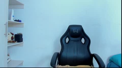 Snapshot of dominic_smith_ chatting on 12.21.24 dominic_smith_ online show from 12.21.24