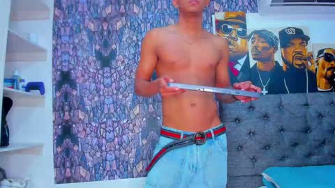 Snapshot of dominic_smith_ chatting on 02.06.25 dominic_smith_ online show from 02.06.25