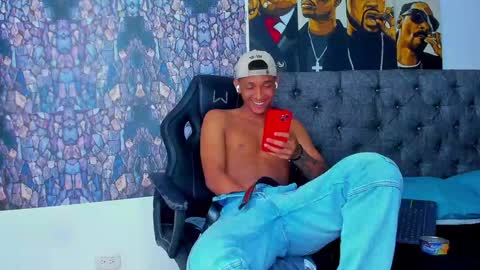 Snapshot of dominic_smith_ chatting on 02.06.25 dominic_smith_ online show from 02.06.25