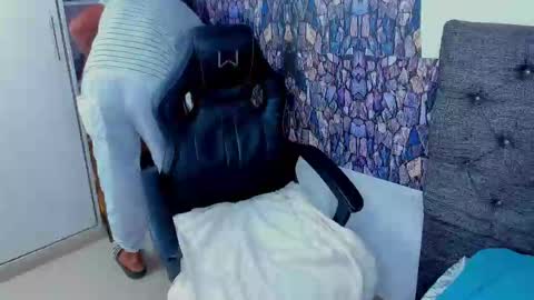 Snapshot of dominic_smith_ chatting on 02.16.25 dominic_smith_ online show from 02.16.25