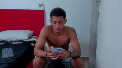 Snapshot of dominic_smith_ chatting on 02.21.25 dominic_smith_ online show from 02.21.25