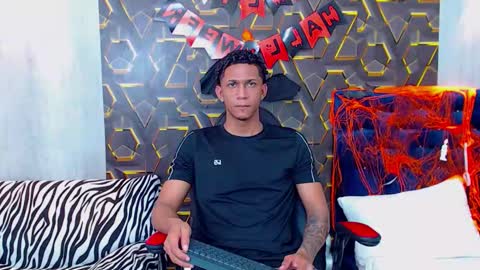 Snapshot of dominic_smith_ chatting on 10.26.25 dominic_smith_ online show from 10.26.25