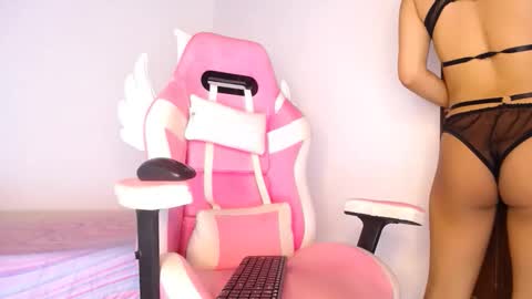   online show from 10.20.25