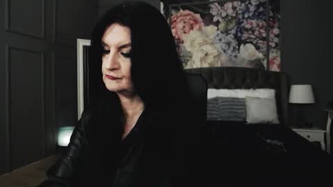 Snapshot of dommelisa chatting on 11.13.25 Dom Melisa online show from 11.13.25