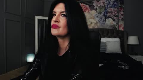 Snapshot of dommelisa chatting on 11.16.25 Dom Melisa online show from 11.16.25