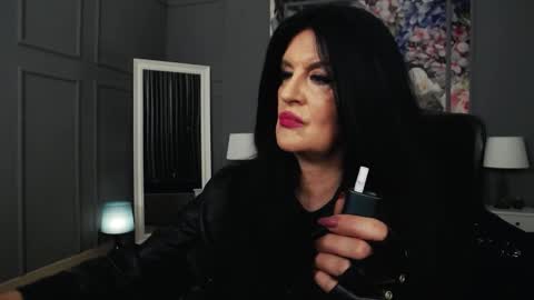 Snapshot of dommelisa chatting on 11.22.25 Dom Melisa online show from 11.22.25