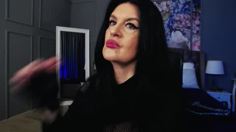 Snapshot of dommelisa chatting on 12.22.25 Dom Melisa online show from 12.22.25