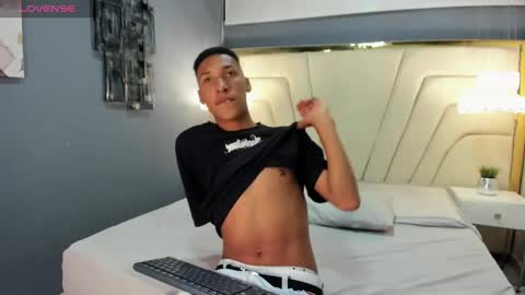 Domminick18 online show from 10.01.25