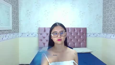 DONA Y CARL online show from 12.08.24