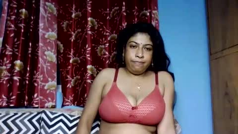 Snapshot of dona_darling chatting on 01.22.25 Dona online show from 01.22.25