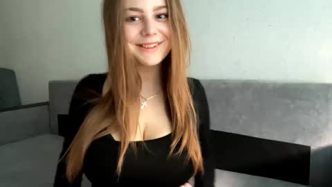 Snapshot of donaldsing chatting on 10.10.25 Mary online show from 10.10.25