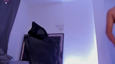 Donat Independent Model online show from 05.17.26
