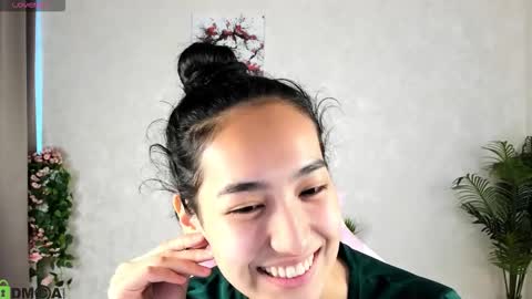 Snapshot of donnaa_drew chatting on 09.26.25 Aura online show from 09.26.25