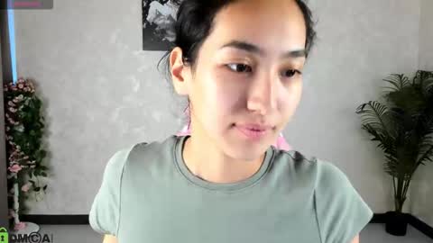 Snapshot of donnaa_drew chatting on 09.30.25 Aura online show from 09.30.25