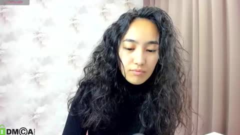 Snapshot of donnaa_drew chatting on 10.02.25 Aura online show from 10.02.25