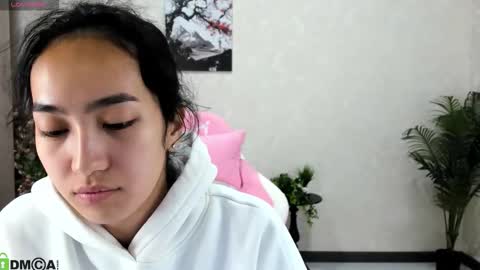 Snapshot of donnaa_drew chatting on 10.06.25 Aura online show from 10.06.25