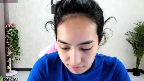 Snapshot of donnaa_drew chatting on 10.12.25 Aura online show from 10.12.25