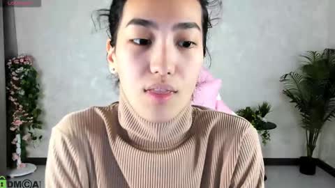 Snapshot of donnaa_drew chatting on 10.15.25 Aura online show from 10.15.25