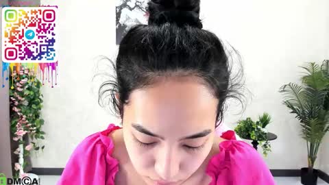 Snapshot of donnaa_drew chatting on 10.16.25 Aura online show from 10.16.25