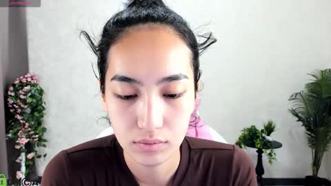 Snapshot of donnaa_drew chatting on 10.24.25 Aura online show from 10.24.25