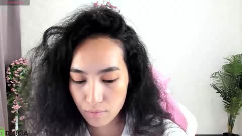 Snapshot of donnaa_drew chatting on 10.27.25 Aura online show from 10.27.25