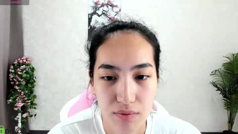 Snapshot of donnaa_drew chatting on 10.30.25 Aura online show from 10.30.25