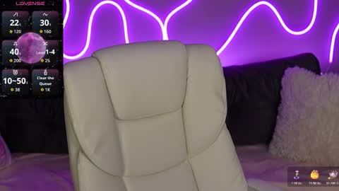 Snapshot of donnalust chatting on 11.02.25 DONNA online show from 11.02.25