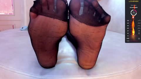 Snapshot of donnapaul_ chatting on 03.09.25 Paula DiazGMT-5 0730 - 1400 online show from 03.09.25