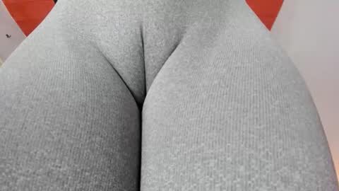 Snapshot of donnapaul_ chatting on 09.21.25 Paula DiazGMT-5 0730 - 1400 online show from 09.21.25