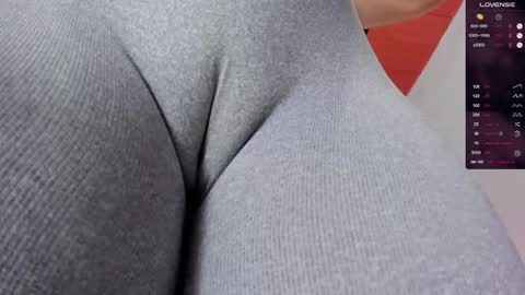 Snapshot of donnapaul_ chatting on 10.11.25 Paula DiazGMT-5 0730 - 1400 online show from 10.11.25