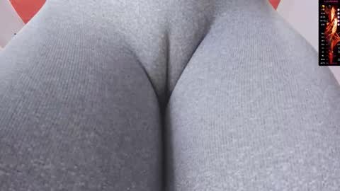 Snapshot of donnapaul_ chatting on 10.17.25 Paula DiazGMT-5 0730 - 1400 online show from 10.17.25