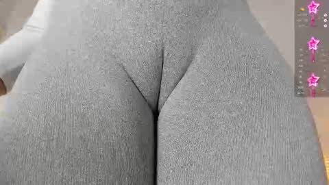 Snapshot of donnapaul_ chatting on 11.06.25 Paula DiazGMT-5 0730 - 1400 online show from 11.06.25